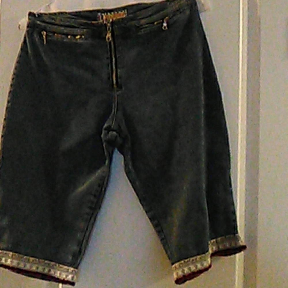 Denim capri pants